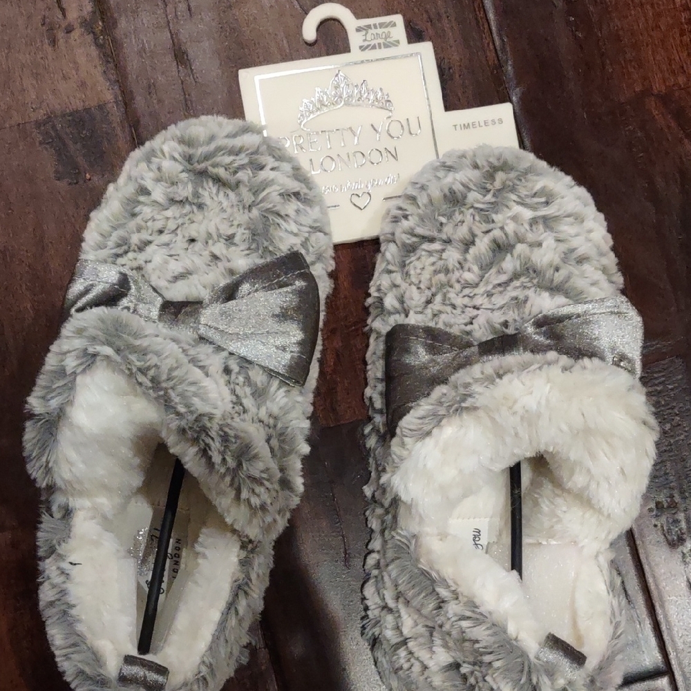 Pretty You London Gray Slippers, Large, Nwt